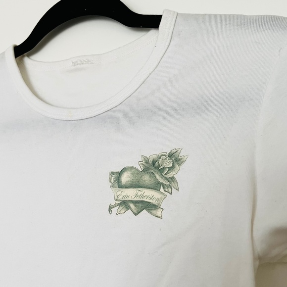 Erin Featherson White Heart with Rose Graphic T-shirt - Picture 2 of 3